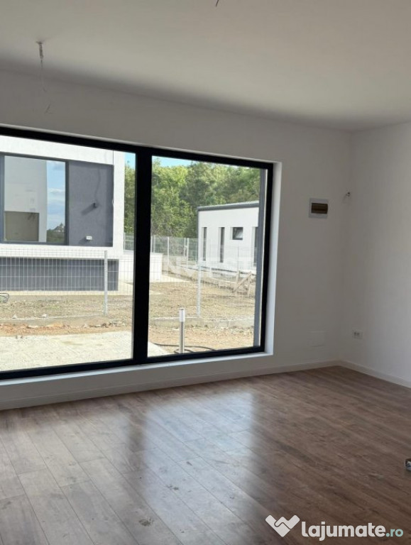 Casa individuala, 4 camere si 2 bai, 500 m teren , Miroslav 