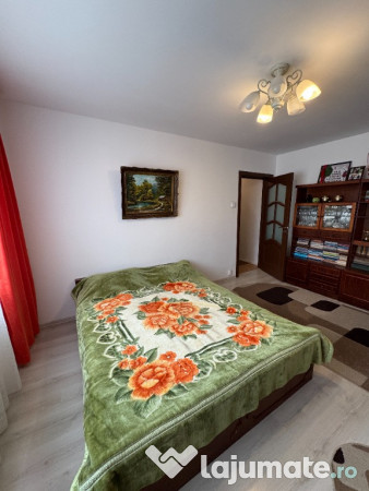 Vand apartament cu 2 camere