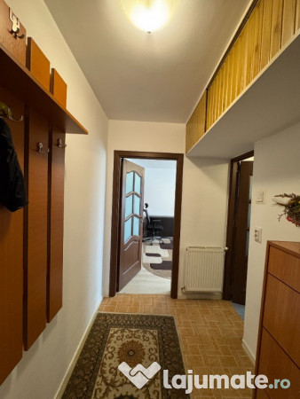 Vand apartament cu 2 camere