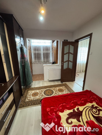Vand apartament cu 2 camere