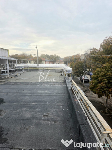 Spațiu Generos cu Terasă Circulabilă în Centru