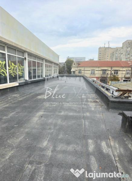 Spațiu Generos cu Terasă Circulabilă în Centru