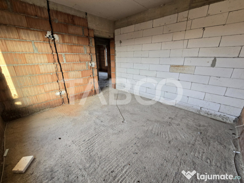 Casa tip duplex de vanzare 120 utili teren 300 mp Sura Mica