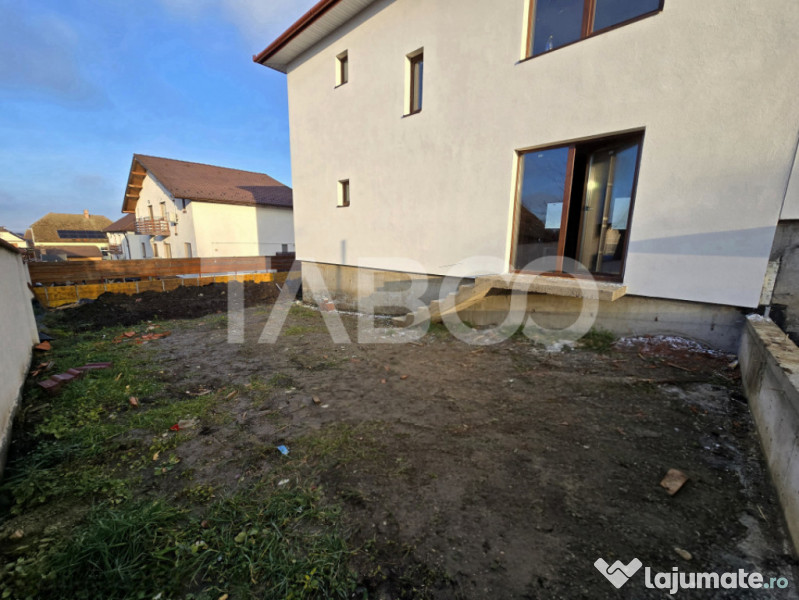 Casa tip duplex de vanzare 120 utili teren 300 mp Sura Mica