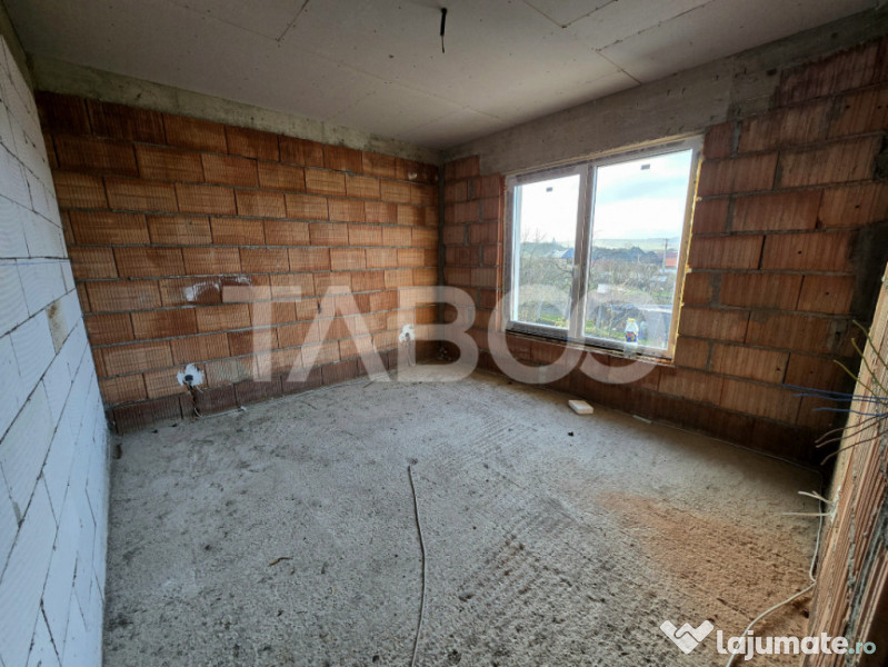 Casa tip duplex de vanzare 120 utili teren 300 mp Sura Mica