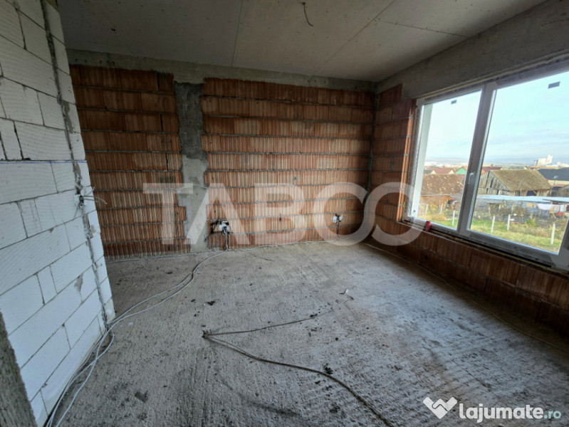 Casa tip duplex de vanzare 120 utili teren 300 mp Sura Mica