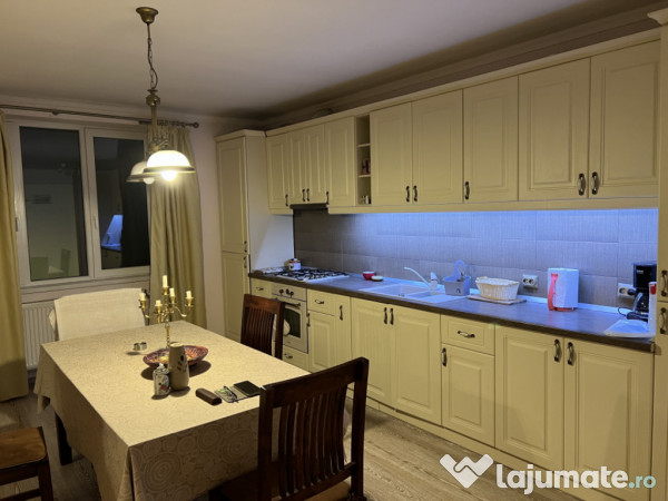 Apartament la casa 3 camere trei stejari spital