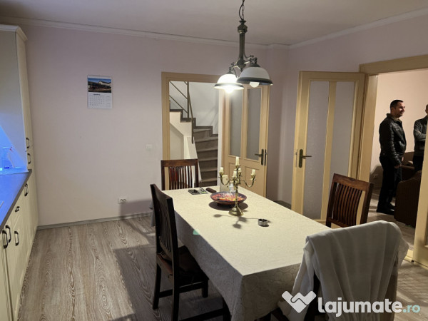 Apartament la casa 3 camere trei stejari spital