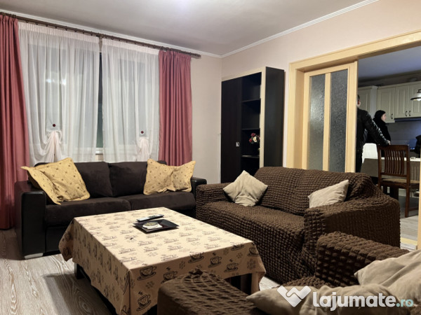 Apartament la casa 3 camere trei stejari spital