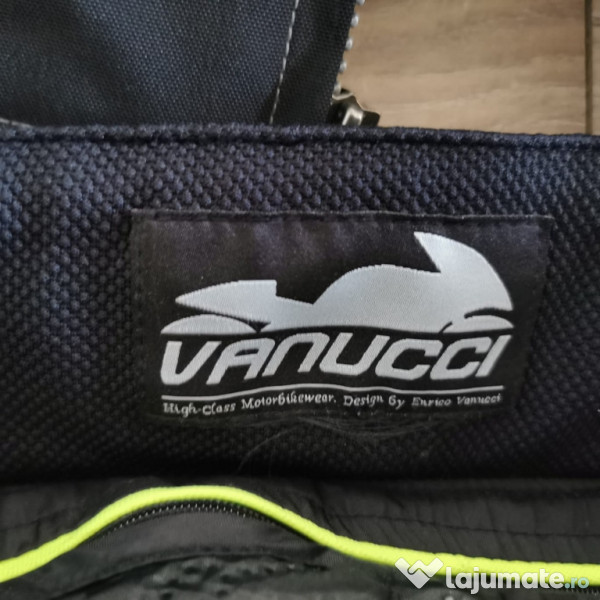 Costum moto fabricat în Italia 