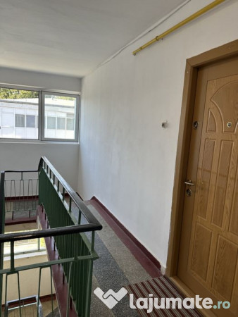 Super Pret!! Ap. 2 cam 54mp conf 1 decomandat etaj 2 Calea G