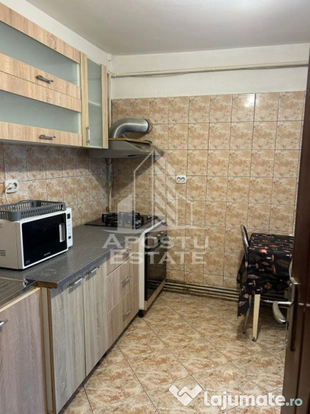 Apartament 3 camere, centrala proprie, zona Dambovita.