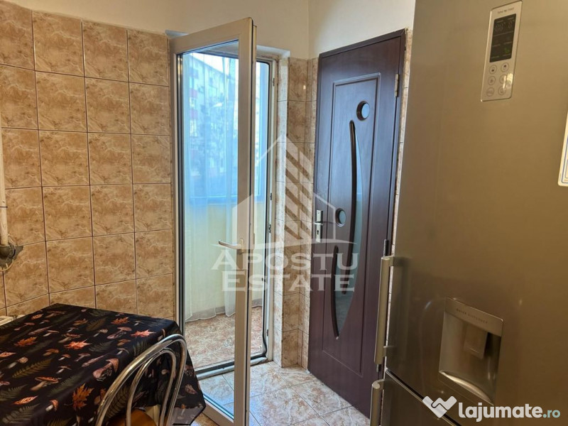 Apartament 3 camere, centrala proprie, zona Dambovita.
