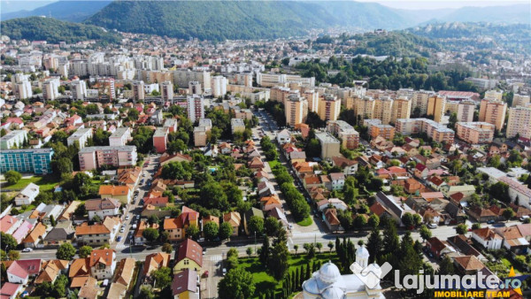 Decomandat, regim vila, spatii de depozitare, Tractorul, Bra 