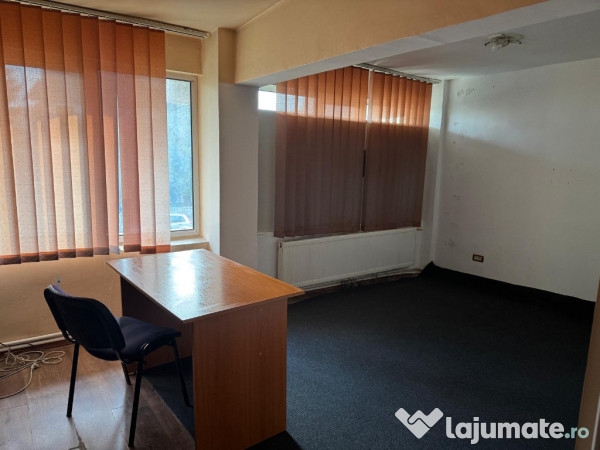 Inchiriez spatiu comercial in Deva, zona A. Iancu (Catedrala), etaj 1 