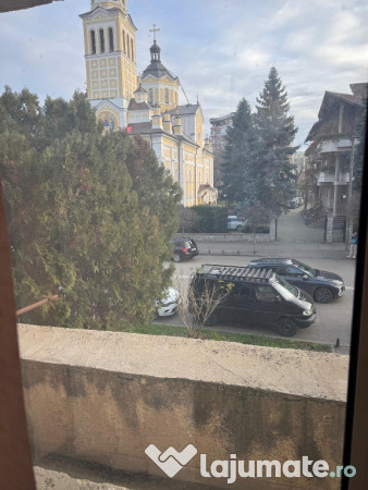 Inchiriez spatiu comercial in Deva, zona A. Iancu (Catedrala), etaj 1 