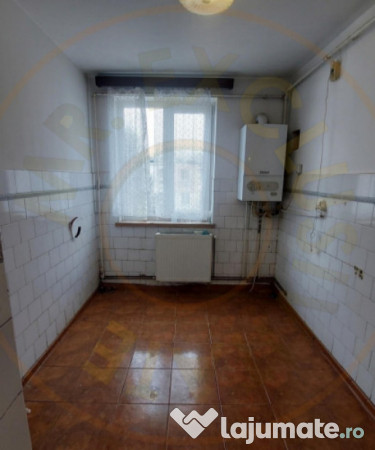 Apartament 3 camere la cativa pasi de centru Pitesti