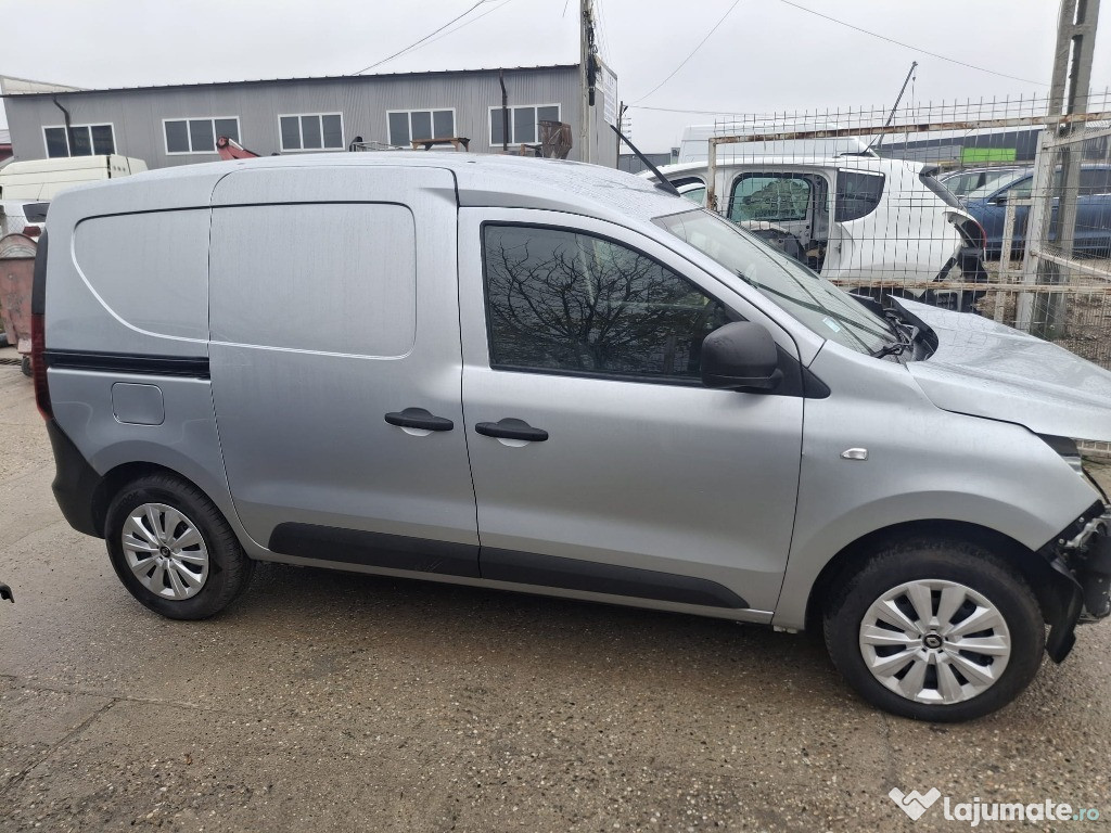 Dezmembrez Renault Express 1.5 Blue dCi an 2023 35.000 km