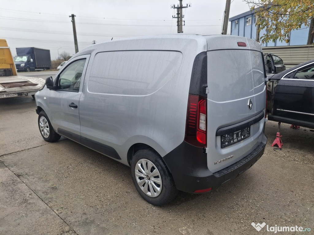 Dezmembrez Renault Express 1.5 Blue dCi an 2023 35.000 km