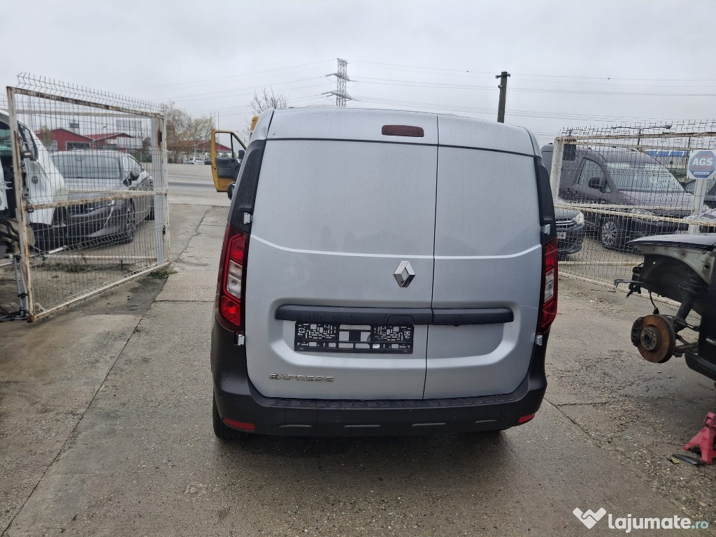 Dezmembrez Renault Express 1.5 Blue dCi an 2023 35.000 km