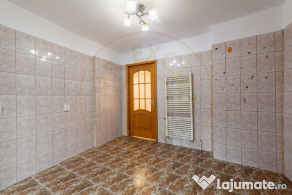 Apartament 5 camere parter zona Rolast-Jumbo