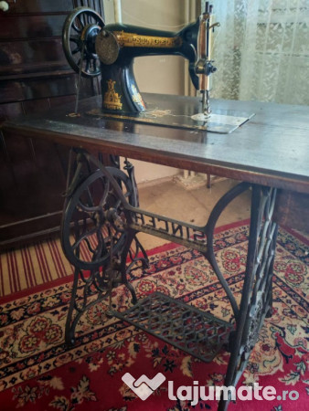 Masina de cusut Singer