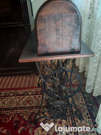 Masina de cusut Singer