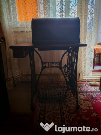 Masina de cusut Singer