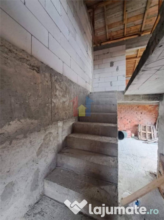 VILA P 1 la rosu, la 17 km de Braila Teren 1700 mp