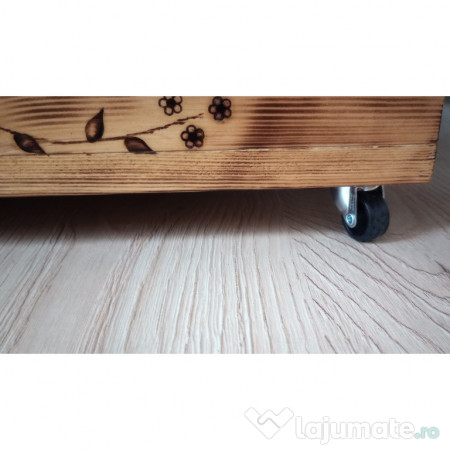 Suport depozitare sub pat din lem ars, cu roti pivotante, hand-made