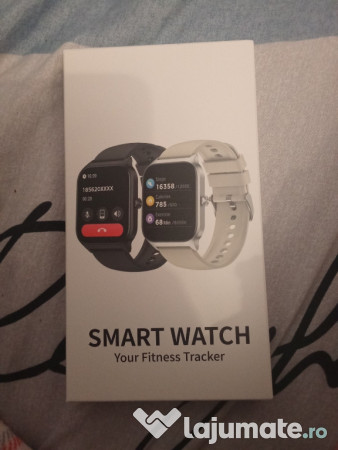 Ceas cu ecran tactil și funcție de preluare a apelurilor 