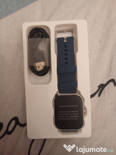 Ceas cu ecran tactil și funcție de preluare a apelurilor 