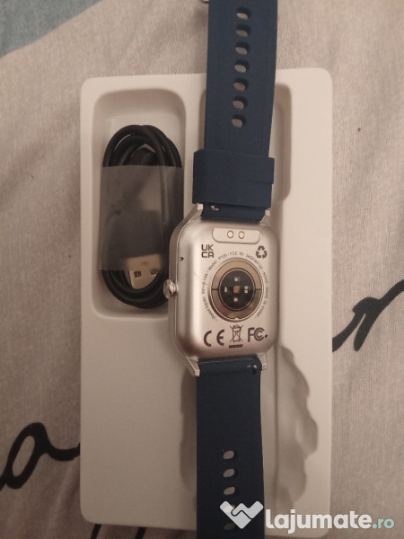 Ceas cu ecran tactil și funcție de preluare a apelurilor 