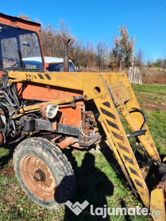 Tractor UTB 550 cu încărcător frontal tip export 