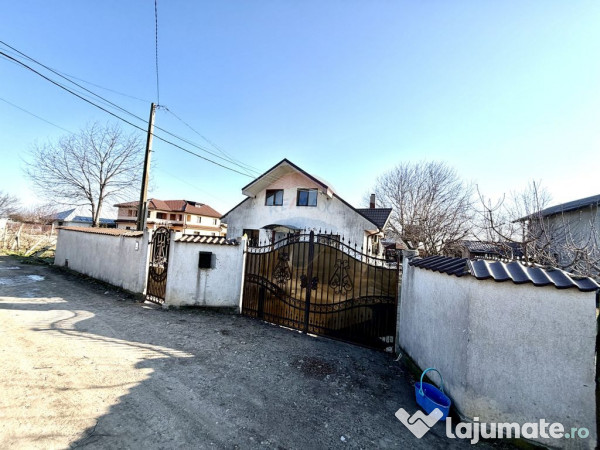 Casă / Vilă cu 4 camere de vânzare