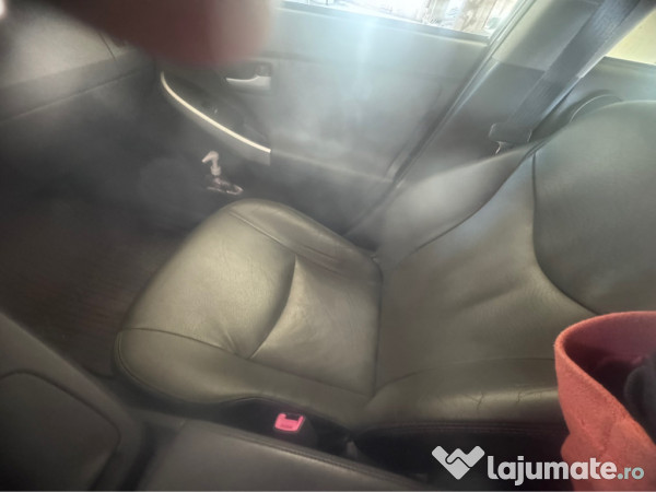 Autoturism Toyota Prius