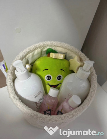 Cos cu produse cosmetice si un plus 