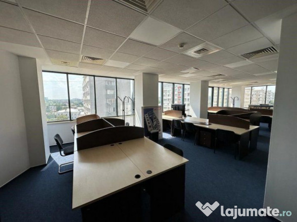 Spatiu stradal cu trafic intens 