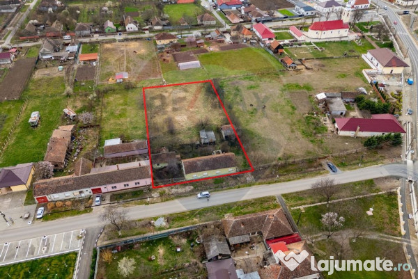 Teren generos de 3.105 mp cu construcție, poziție centr...