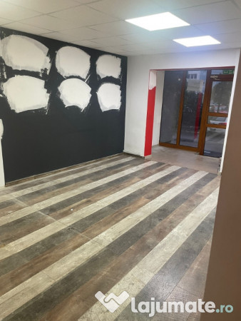 Spațiu comercial central