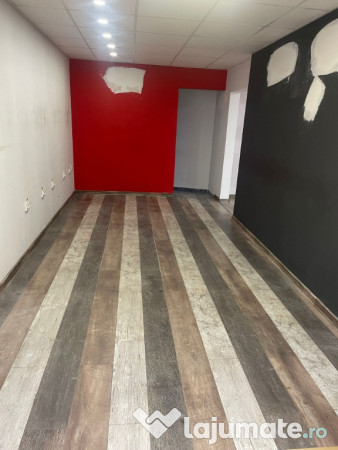 Spațiu comercial central