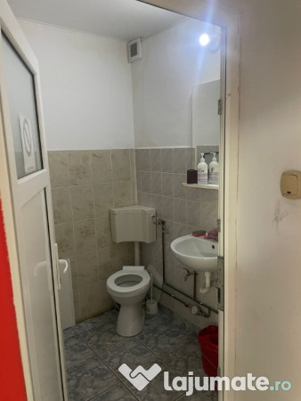 Spațiu comercial central