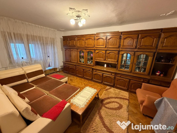 Apartament 3 camere zona Micalaca 300