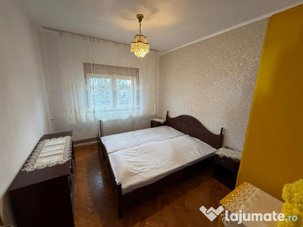 Apartament 3 camere zona Micalaca 300