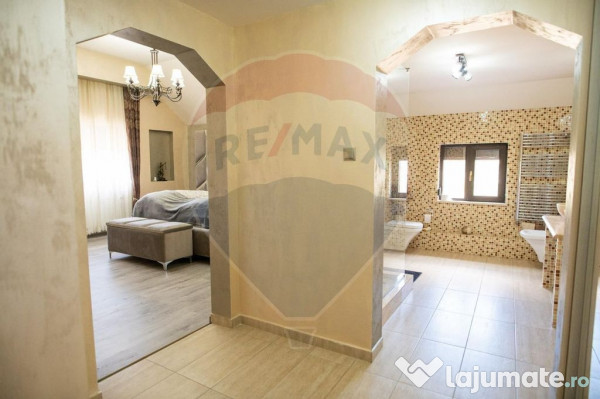 Casă / Vilă cu 5 camere de vânzare 