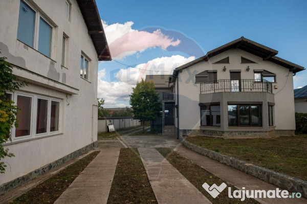 Casă / Vilă cu 5 camere de vânzare 