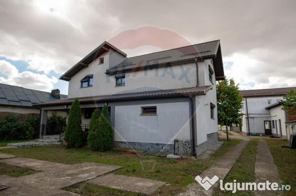 Casă / Vilă cu 5 camere de vânzare 