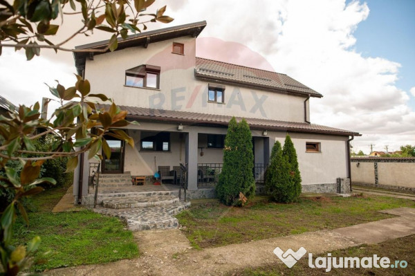 Casă / Vilă cu 5 camere de vânzare 