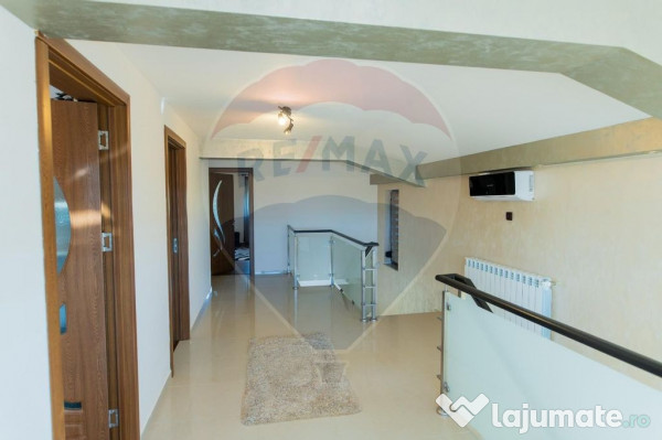 Casă / Vilă cu 5 camere de vânzare 