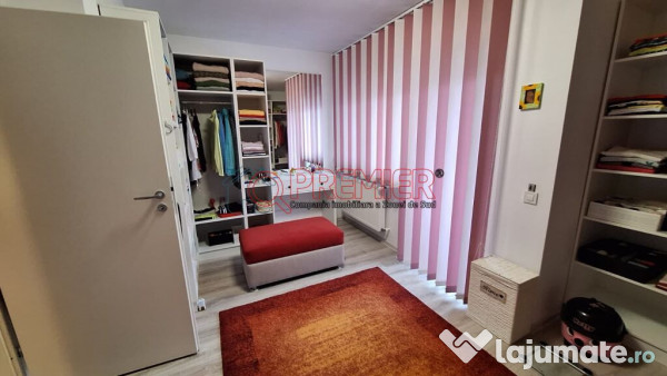 Casă înșiruită P+1+M - 4 camere - 2 terase - curte 